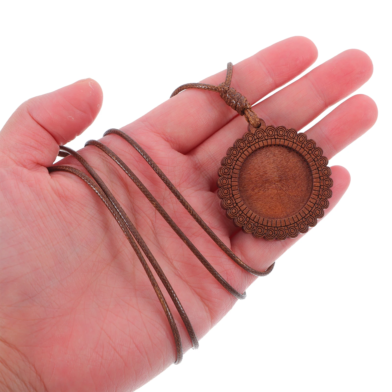 

5Pcs DIY Wooden Pendant Base Tray Intricate Detailing Hollow Frame Charms Jewelry Making DIY Creations Versatile Use Accessories