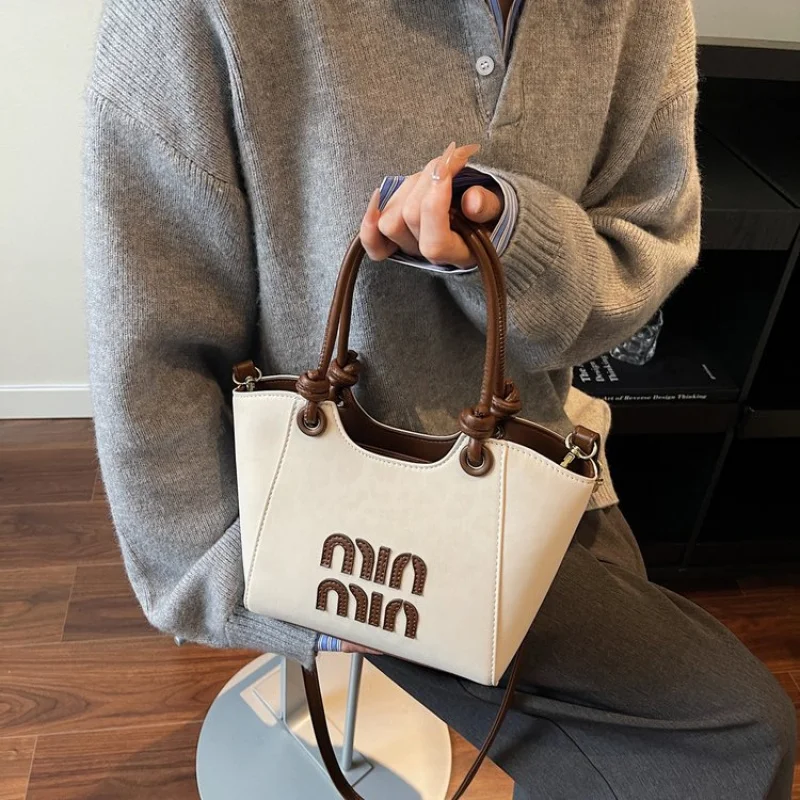 

Элегантная женская сумка из кожи с узором лилии и элегантным повседневным винтажным повседневным стилем ​