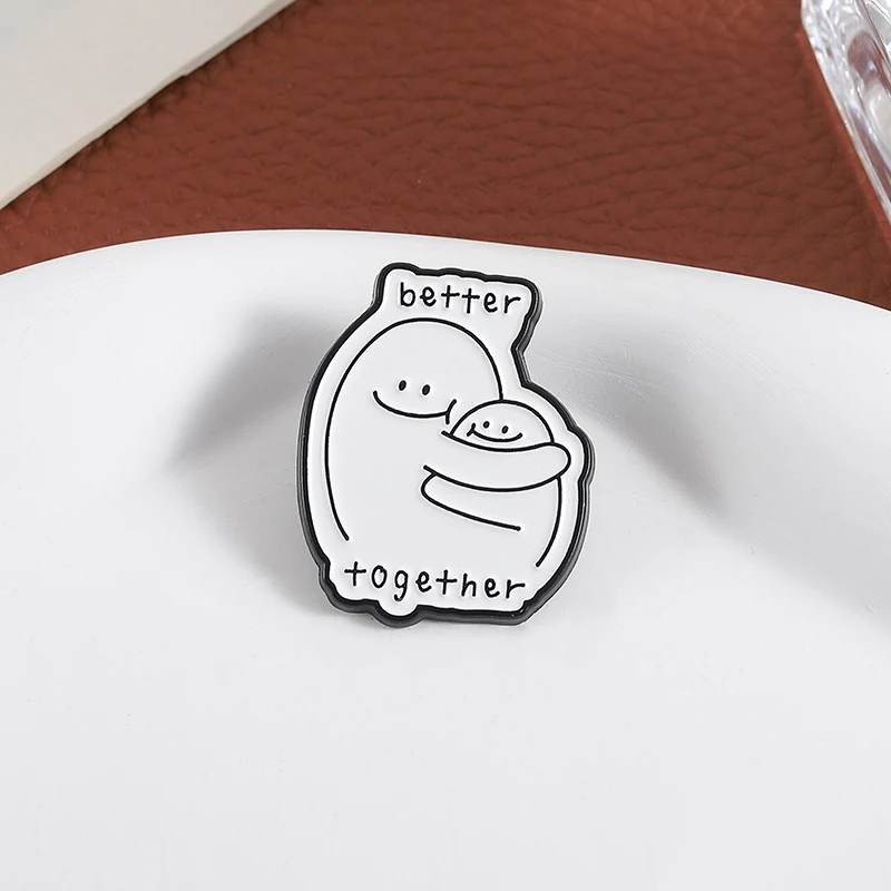 أفضل معا المينا دبابيس الكرتون بسيط الرجال العناق بروش شارة التلبيب دبوس متعة الملحقات هدية لأصدقاء العائلة