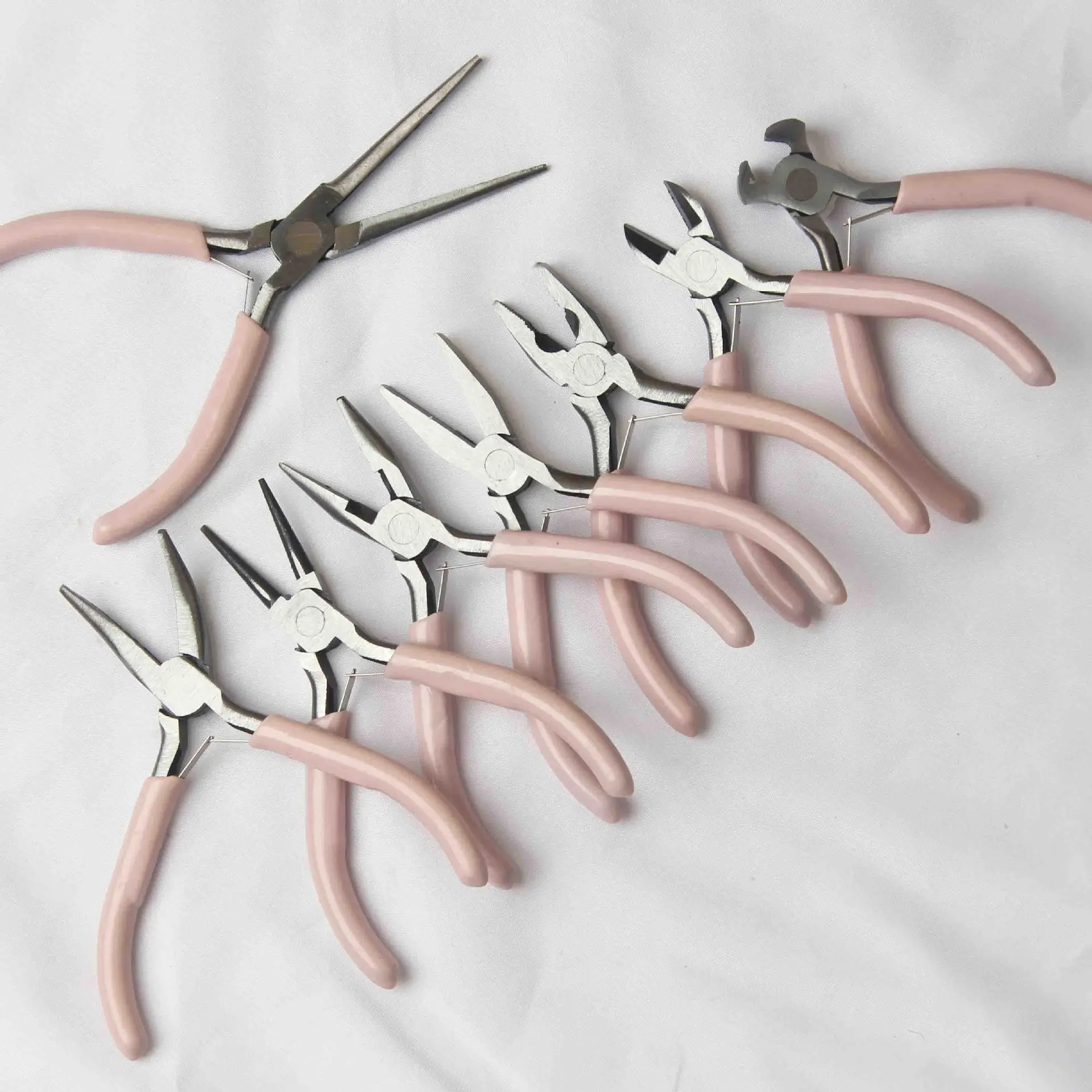 Handmade DIY Pliers Pink Pointed Nose Pliers Jewelry Pliers Multifunctional Mini Jewelry Winding Bead Stringing Tools Tongs