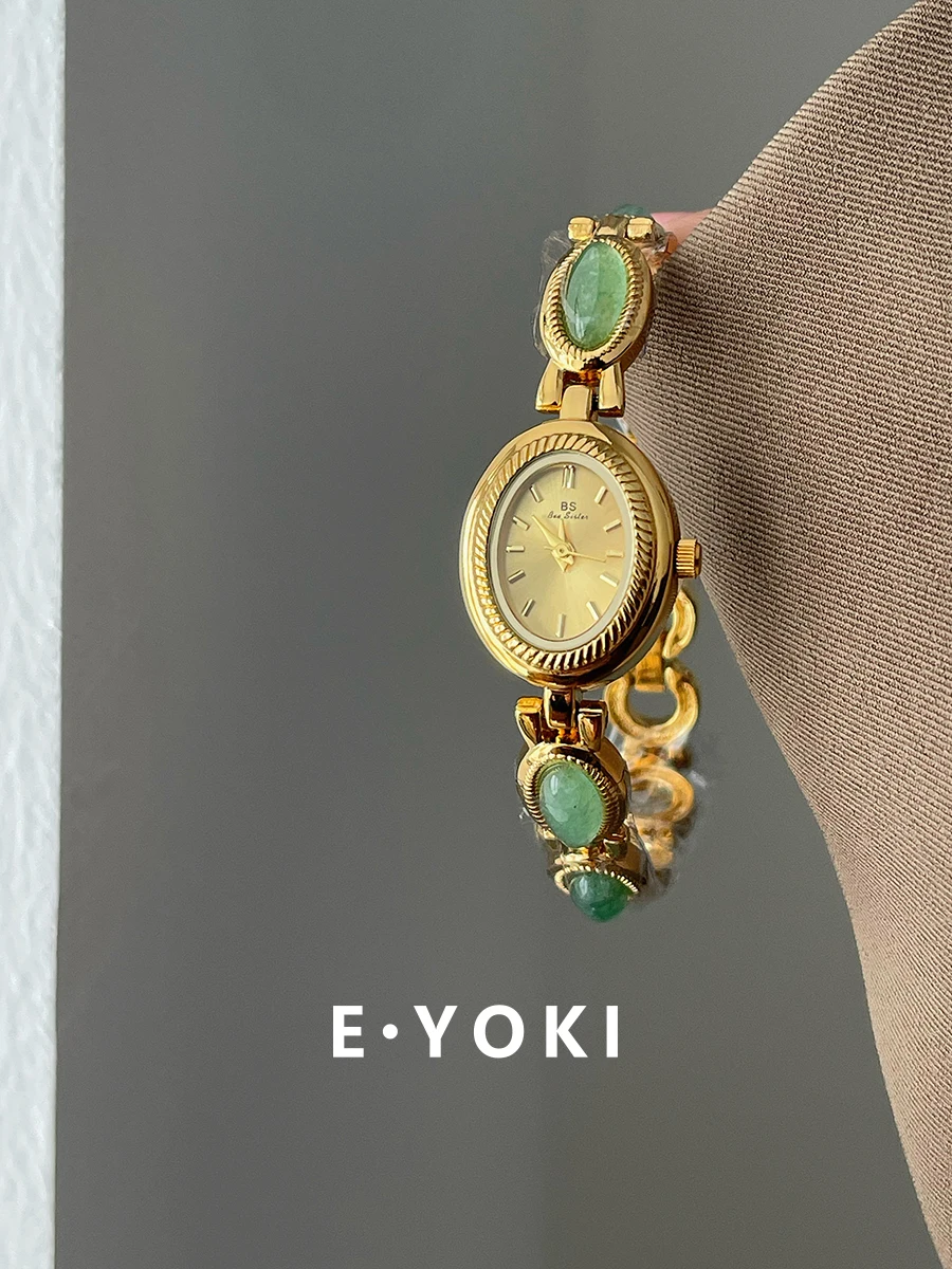 Elegant women's wristwatch, small gold chain, women's light luxury retro fashion trend quartz watch, an unusual women's watch.