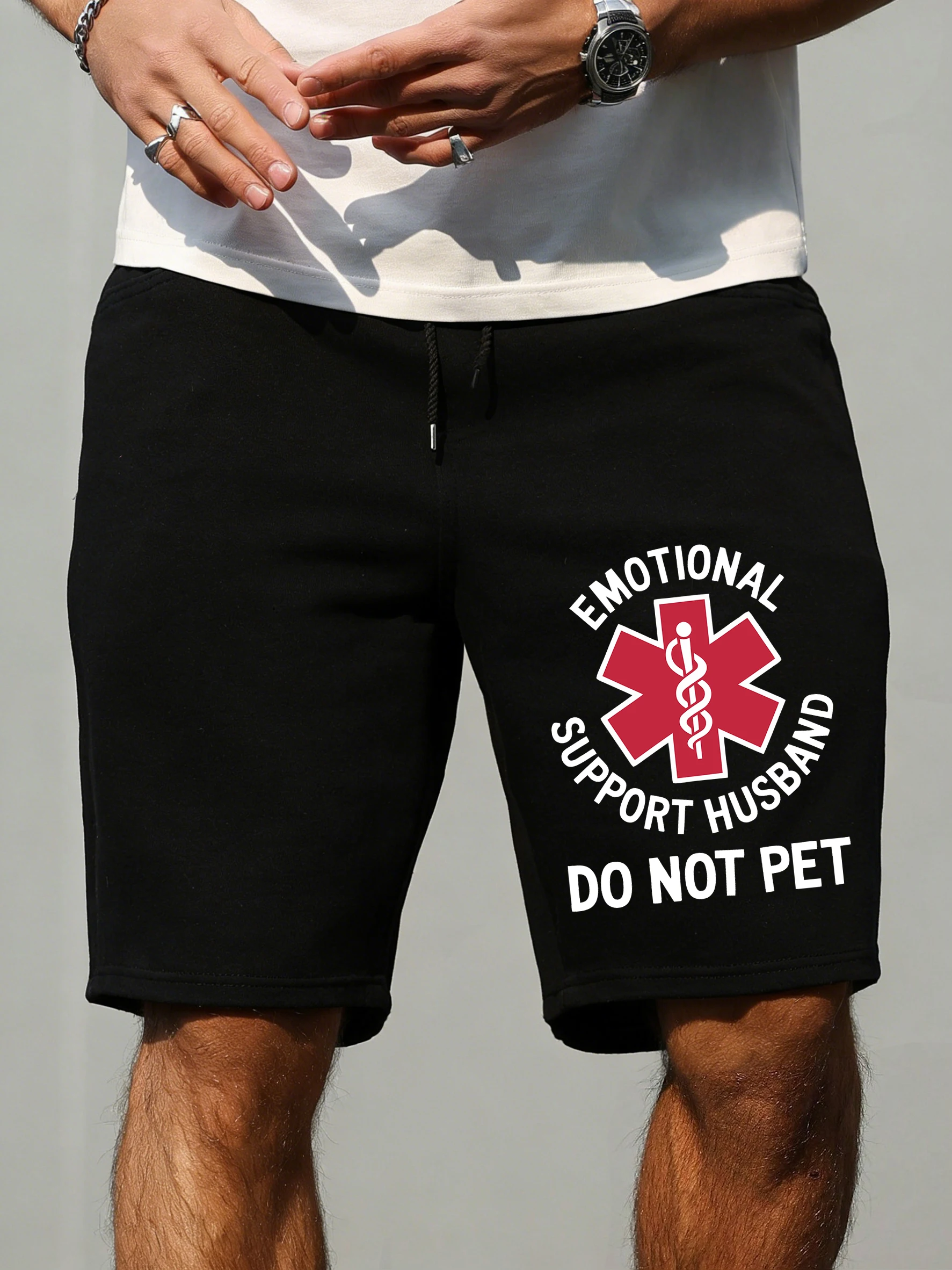

Мужские шорты с принтом «Эмоциональная поддержка мужа: не ласкайте», эластичные, для спортзала, с широкими штанинами, летняя одежда, дышащие, с карманами