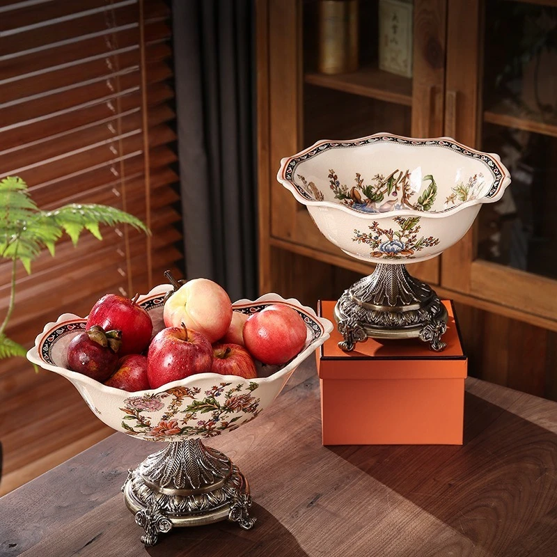 

European ceramic fruit plate villa living room American personality niche high dried fruit plate high-end ornament