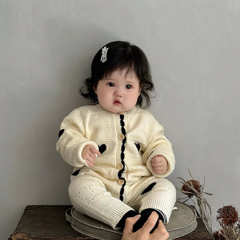 

Вязаный комбинезон для маленьких девочек и мальчиков, корейская осенняя новинка, милая верхняя одежда с принтом любовных букв, повседневная удобная одежда