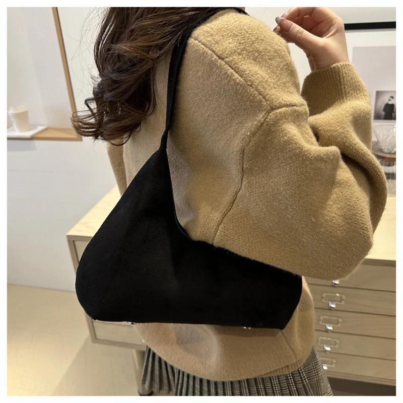 2025 Latest French Matte Underarm Small Bag for Women's Autumn and Winter Fashion Commuter Bag, High end Versatile Shoulder Bag