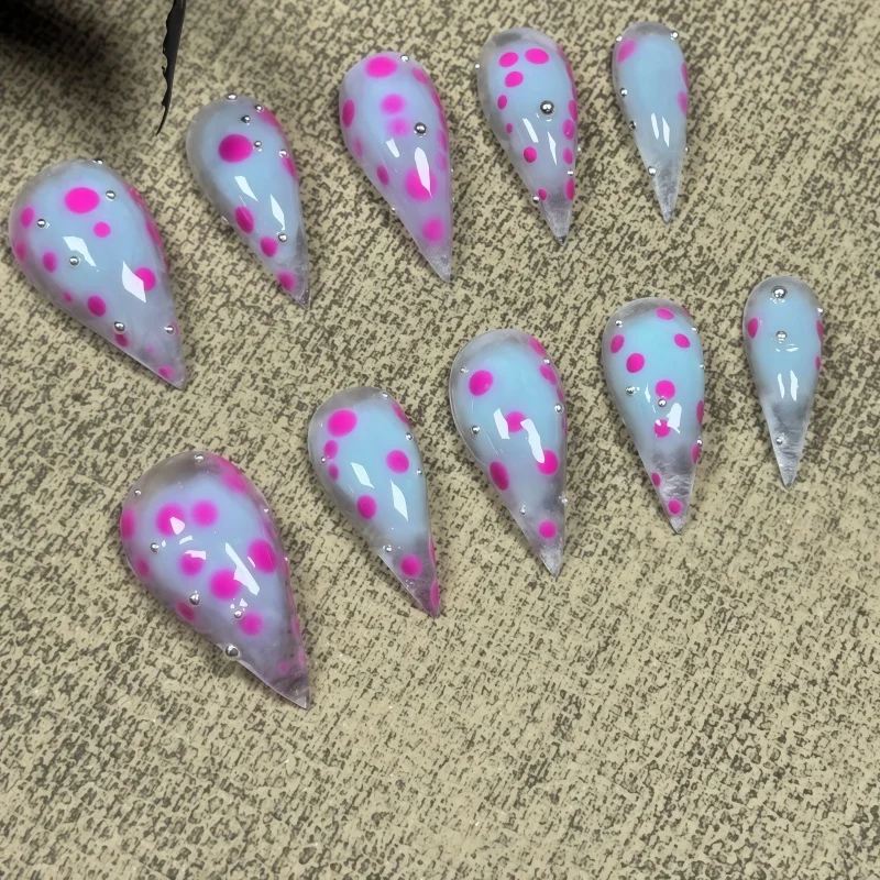 10PCS of light blue dagger-shaped fake nails, decorated with hand-painted hot pink dots, paired with mini silver metal rivets