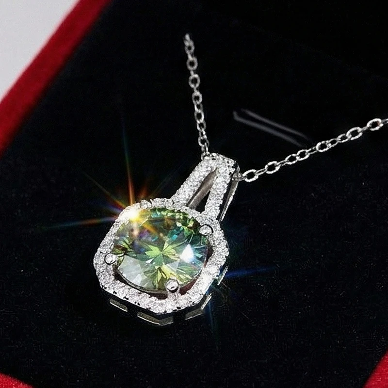 

1pc 2 Carat Exquisite and Stylish Green Synthetic Moissanite Pendant Necklace, High-quality Engagement/wedding Jewelry.
