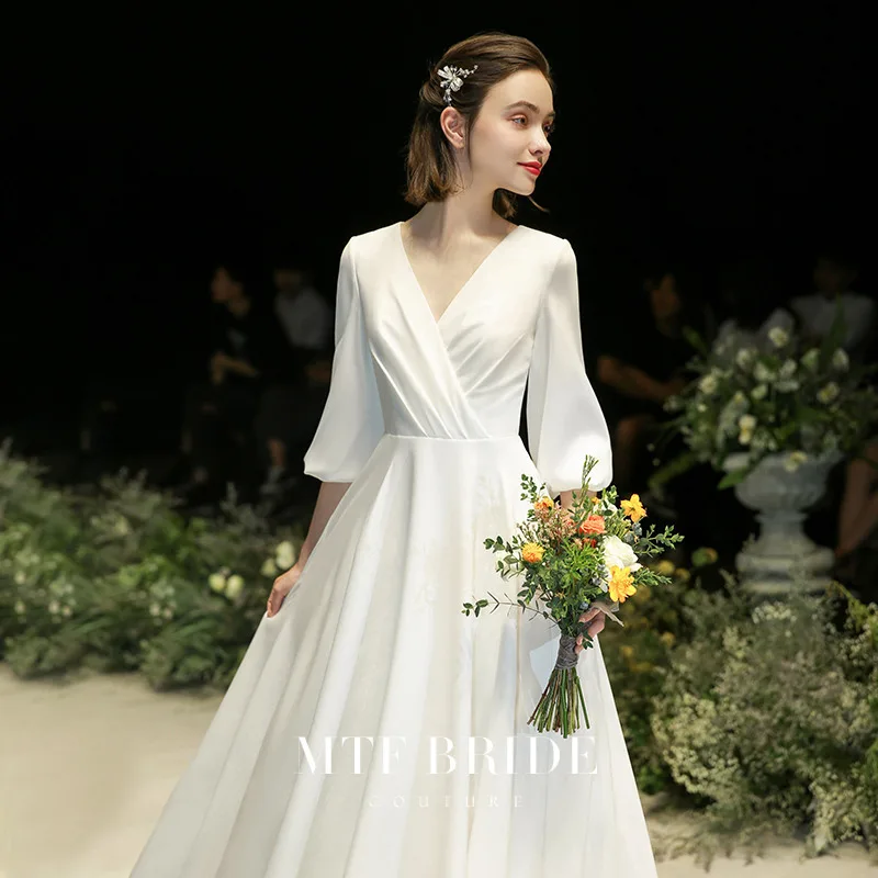 Weißes helles Hochzeitskleid2025Neues bodenlanges Reisefotografie-Kleid im Gartenmädchen-Stil Einfaches französisches Satinkleid