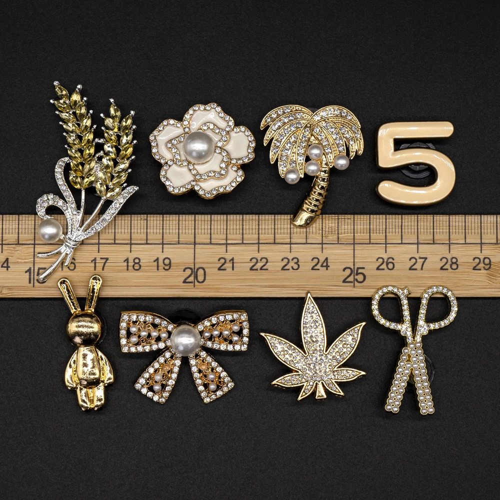 1 قطعة الأحذية المعدنية الذهبية السحر الزهور فراشة الأحذية الزينة أربع أوراق البرسيم قلوب ستار دبابيس للنساء الفتيات لصالح الهدايا