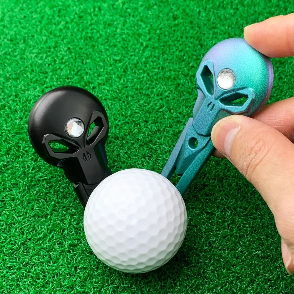 New Creative Golf Stereo Skull Head Green Fork Repair Magnetic Marker Golf Accessories Golf Practice Accessories