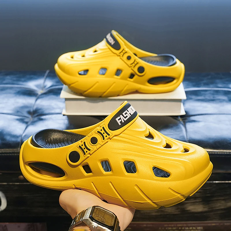 Summer New Style Men's Beach Walking Sandals with Wave-Shaped Color-Blocking Thick Soles, Eva Material Closed-Toe Outdoor Slippers