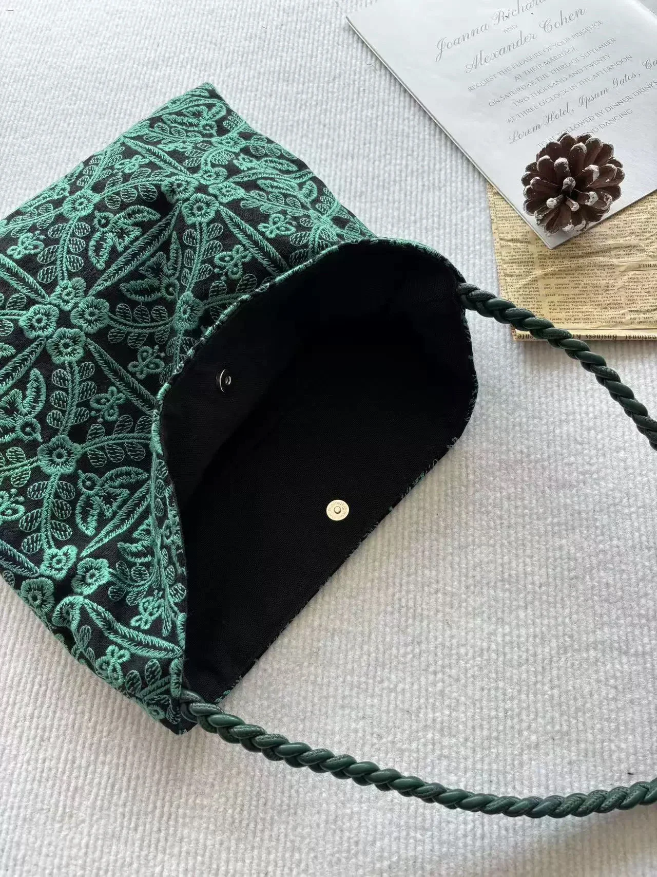 

Niche Cloth Versatile Weave Embroidered Tote Bag Large Capacity Canvas Bags