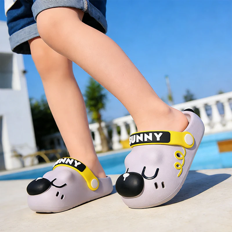 Summer Children Slippers Boys Anti Slip Soft Bottom Breathable Anti Collision Slippers Girls Cute Clown Beach Hole Shoes