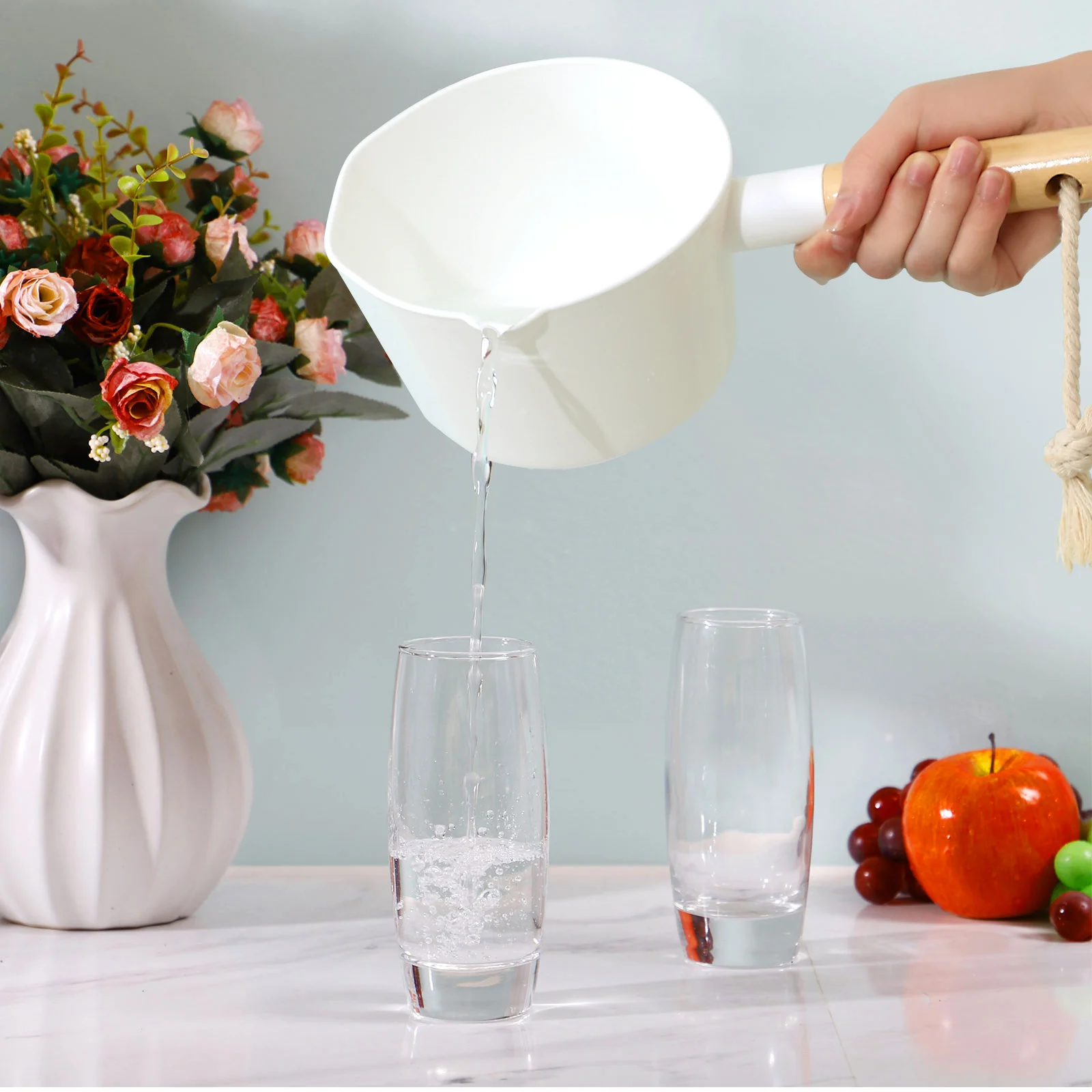 

Water Ladle Long Handle Bath Dipper Texture Kitchen Bathroom Large Capacity Efficient Transfer