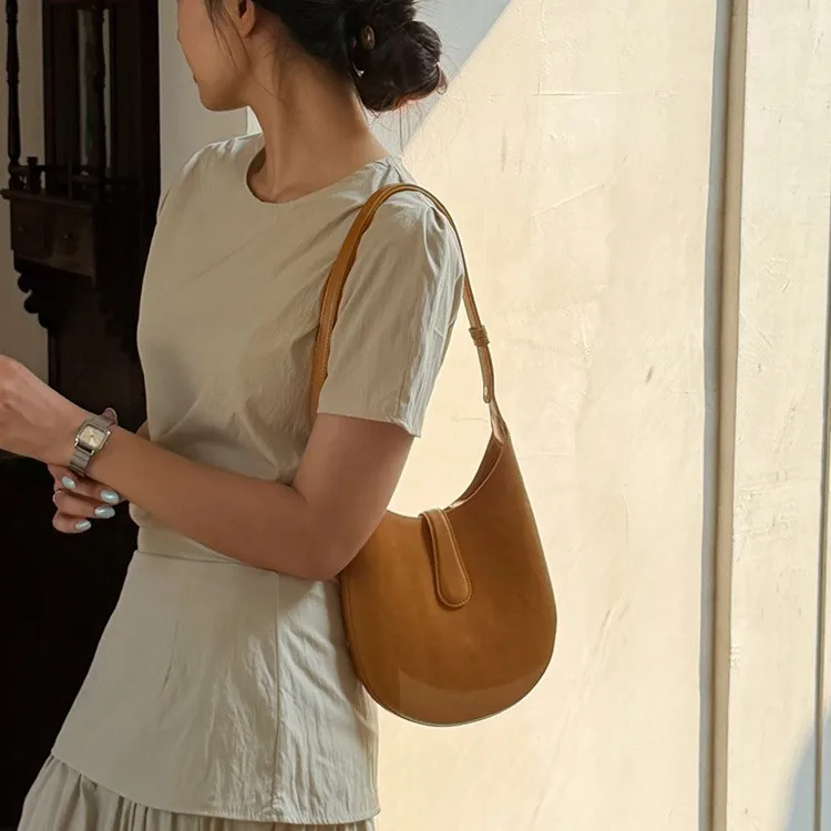 Saddle bag 2026 new model, niche commuting crescent armpit bag, minimalist messenger bag