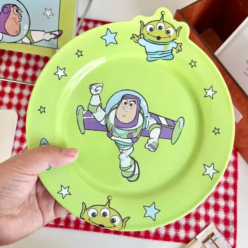 Disney Toy Story Buzz Lightyear การ์ตูนบนโต๊ะอาหารจานในครัวเรือนเด็กแผ่นชามโยเกิร์ตอาหารเช้าจานของขวัญวันเกิด