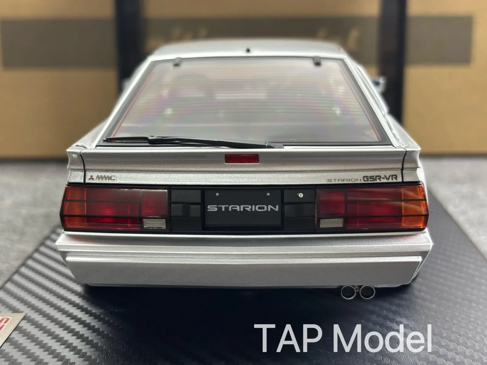 Zündmodell 1/18 Starion 2600 GSR-VR E-A187A Silber mit Box IG3708