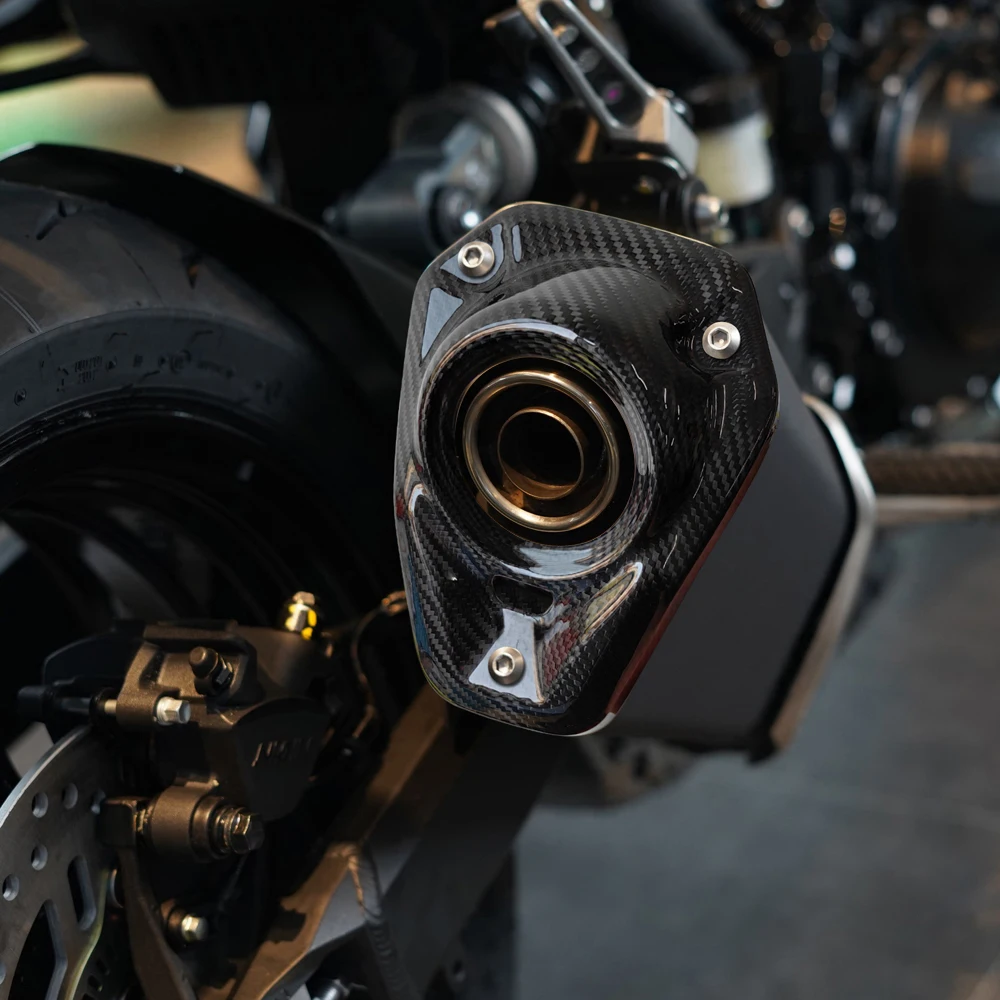 

Термозащитный кожух из карбона для выхлопной трубы мотоцикла Kawasaki Z900 2017-2026