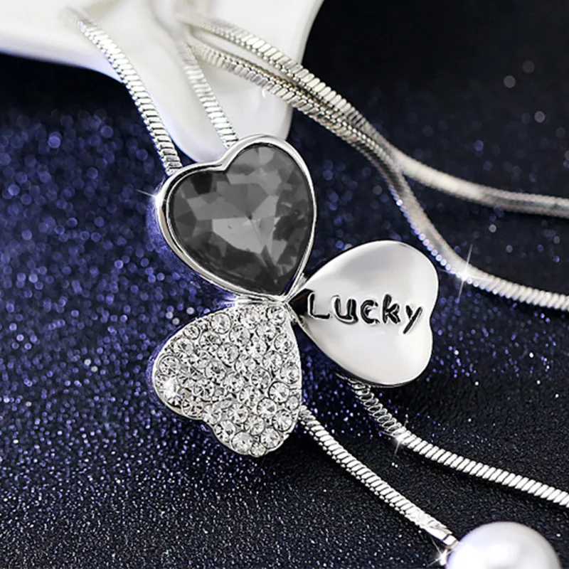 A brand-new clover sweater chain long autumn and winter necklace, a versatile and fashionable women's style