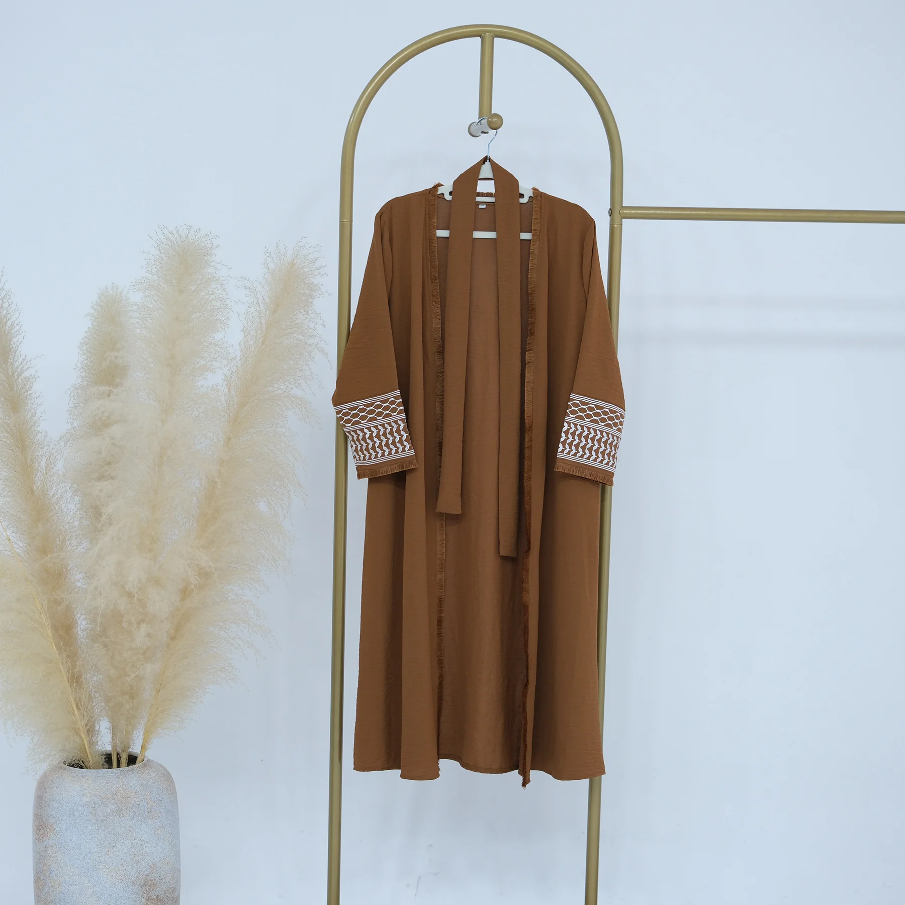 여성을위한 새로운 오픈 일반 Abayas 어린이 두바이 화이트 블랙 자수 겸손한 기모노 Abaya 이슬람 Kaftan 드레스 가운 Femme Musulmane