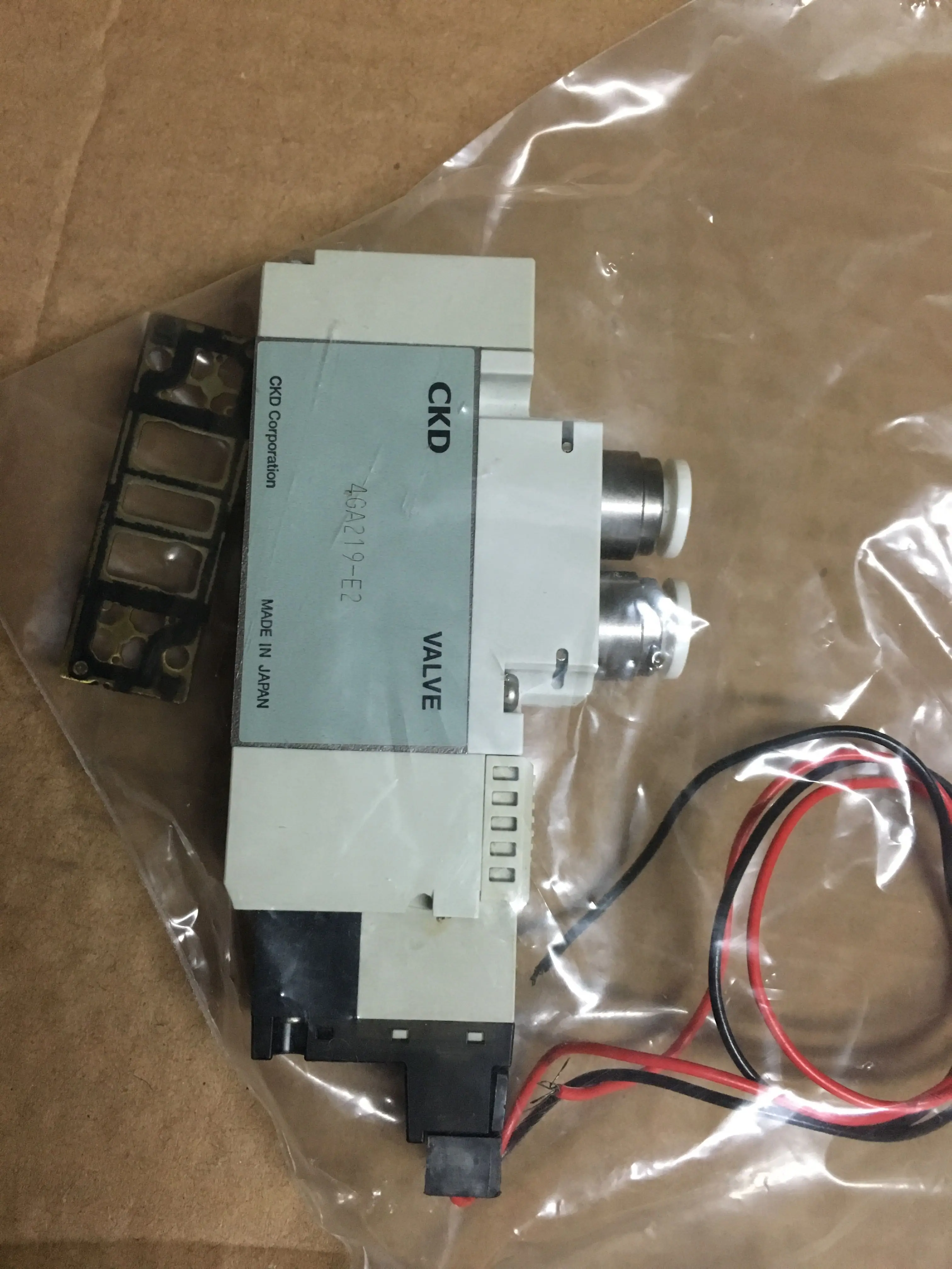 

Spot CKD solenoid valve 4GA219-C6-E2-3 4GD219-06-E2-3