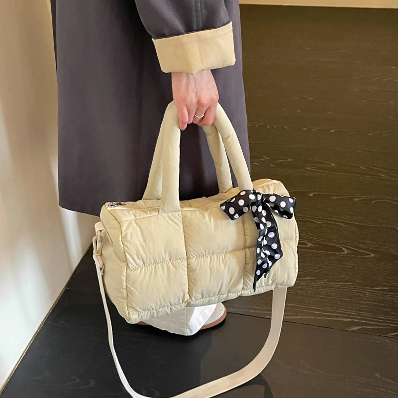 2026 Neue Designer-Schultertasche mit Karomuster, Space-Baumwoll-Handtasche für Damen, Große Kapazität, Daunengepolsterte Gesteppte Einkaufstasche für Damen – Detail 6