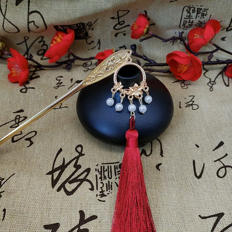 

Высококачественные нишевые заколки для волос с кисточками в древнем стиле, резные ступенчатые заколки для волос и головные уборы в древнем стиле с высоким пучком.