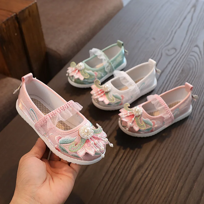 Zapatos planos de tela bordada para niña, zapatillas de princesa para fiesta, Festival Hanfu, estilo chino