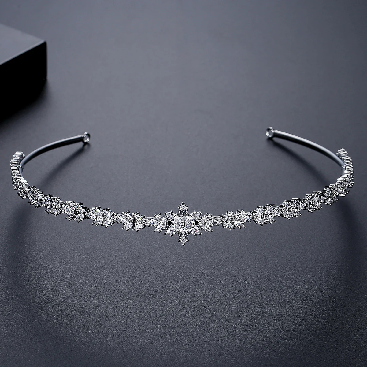 LUOTEEMI  Wedding Bridal Tiaras Luxury Cubic Zirconi Princess Queen Pageant Clear CZ Fashion Headband Hair Accessories for Girls