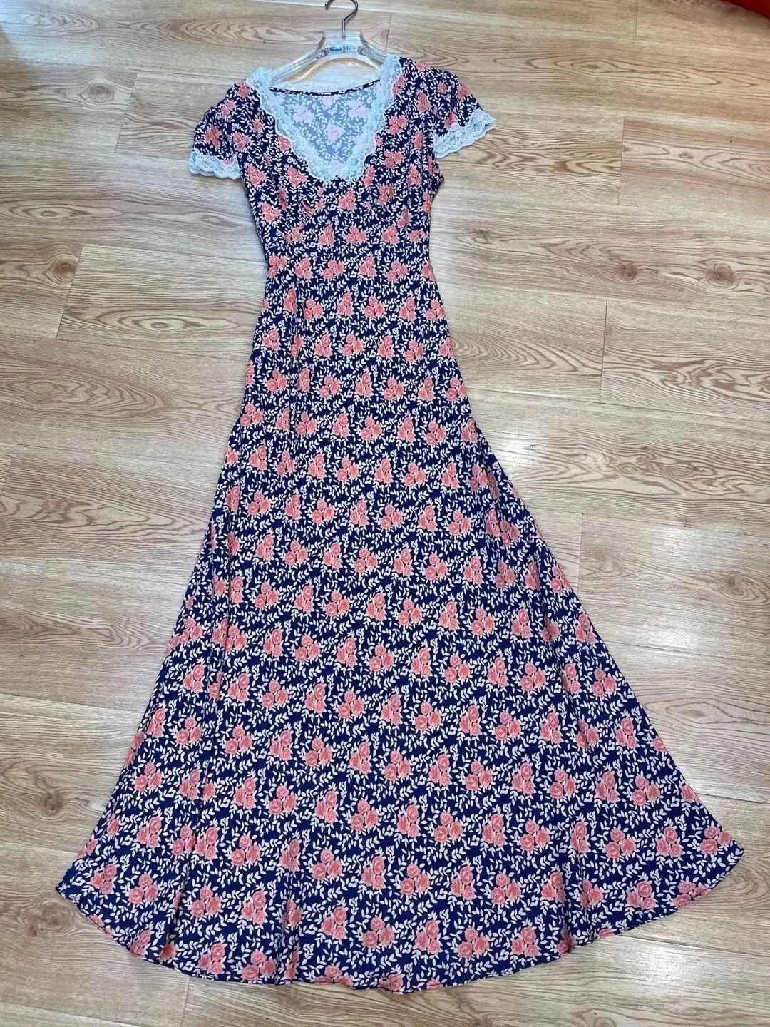 Frauen 2024 Frühling/Sommer neue Spitze V-Ausschnitt Leinen Stil Slim Fit Kleid