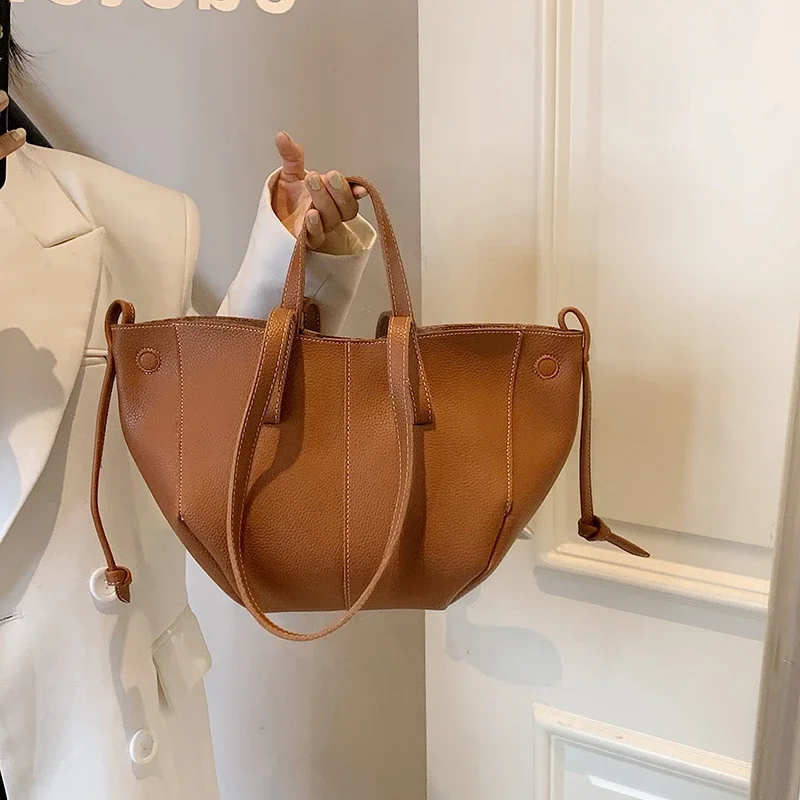 

Осень-зима, новая коллекция, мягкие кожаные однотонные сумки большой вместимости в стиле ретро, универсальные сумки на плечо для отдыха