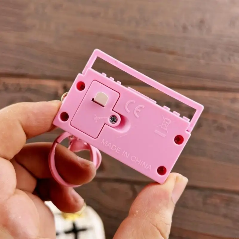 Colgantes caixa música multifuncional, chaveiro com gravador rádio retrô, ornamentos perfeitos para decoração carro e presentes