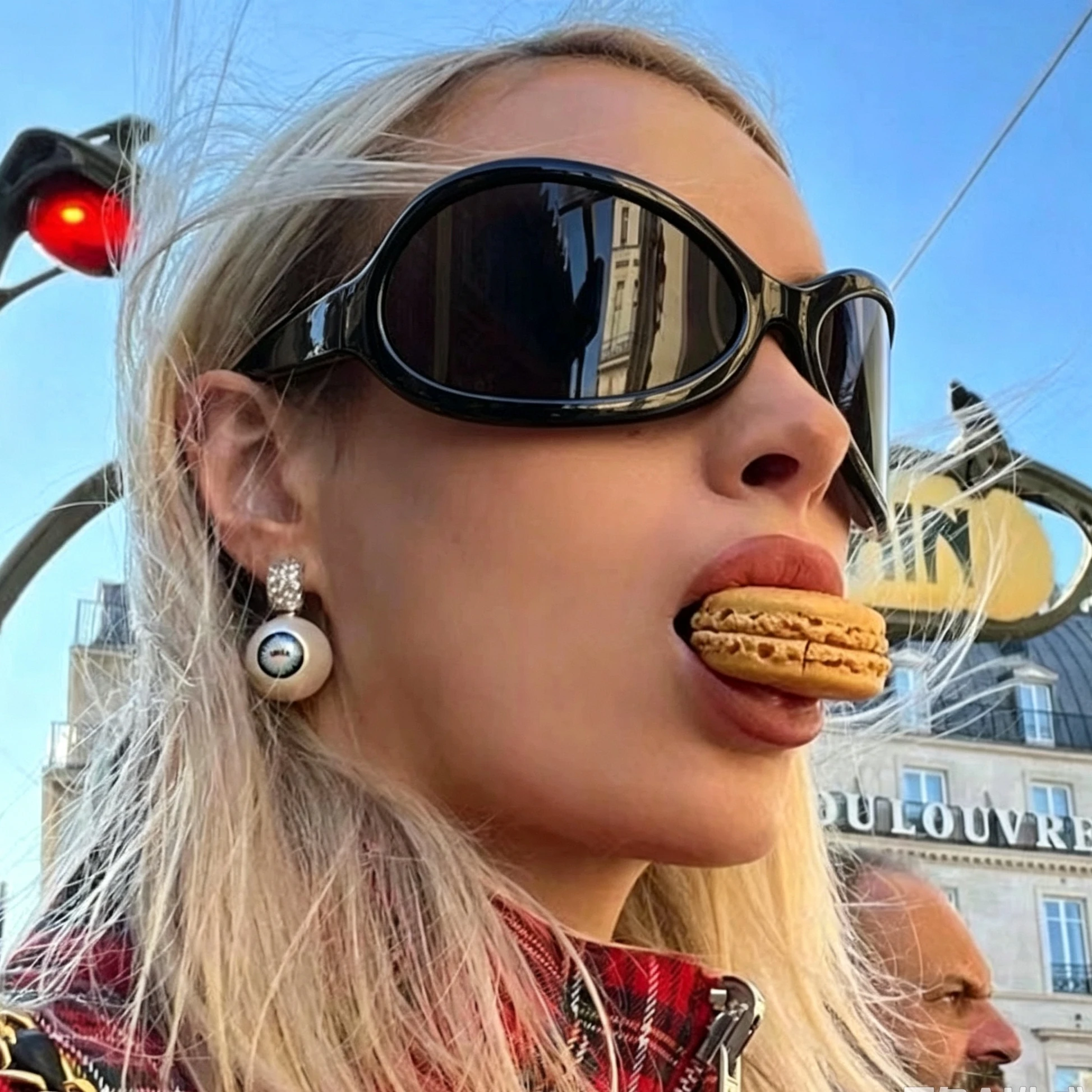 New Fashion Oval Sunglasses Women Y2K Trendy Cool Sun Glasses Ladies Street Shot Retro Premium Eyewears Gafas De Sol UV400