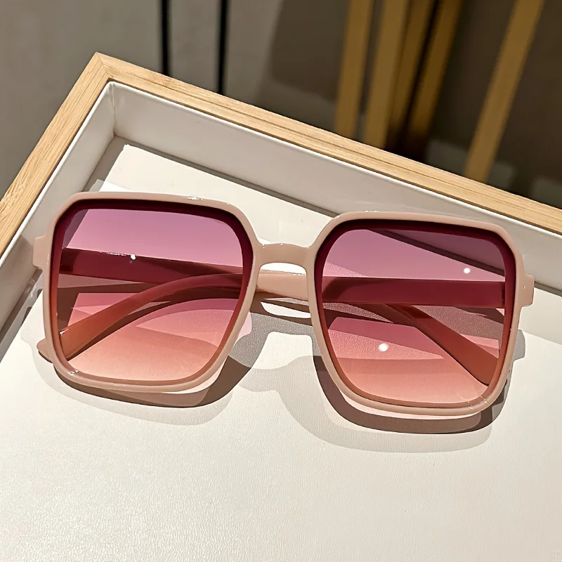 女性用特大ファッショナブルなファッションサングラス、日常使用や屋外旅行用の正方形のプラスチック装飾メガネ付き