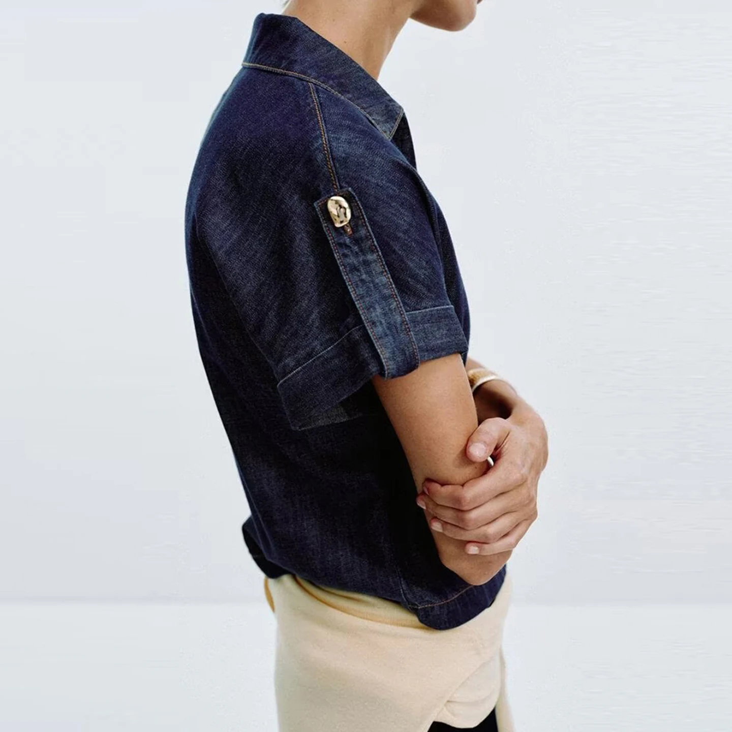 طقم قميص جينز وبنطلون جينز للنساء بأكمام قصيرة وأزرار، مصنوع من ألياف البوليستر، مناسب لجميع الفصول، مريح وعصري #1