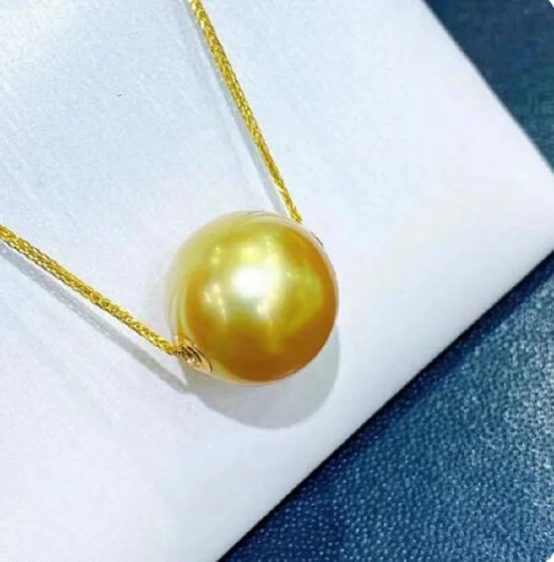 Natural and charming yellow aaa 11-10mm Nanhai pearl necklace.