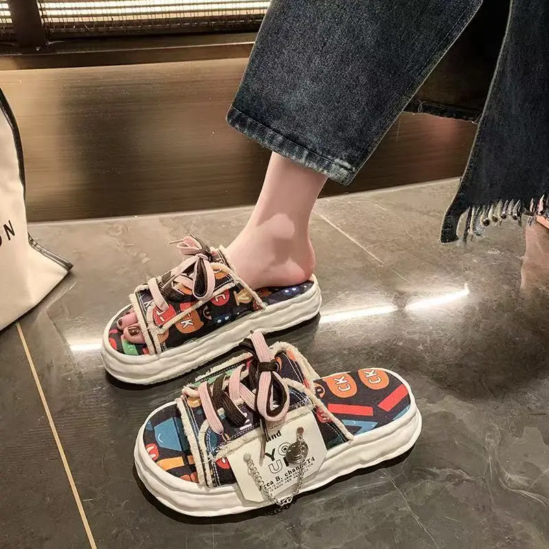 شباشب جرافيتي قماشية سميكة النعل للسيدات، صنادل شاطئ مريحة بنعل ناعم وعصرية وفردية لإزالة الروائح الكريهة