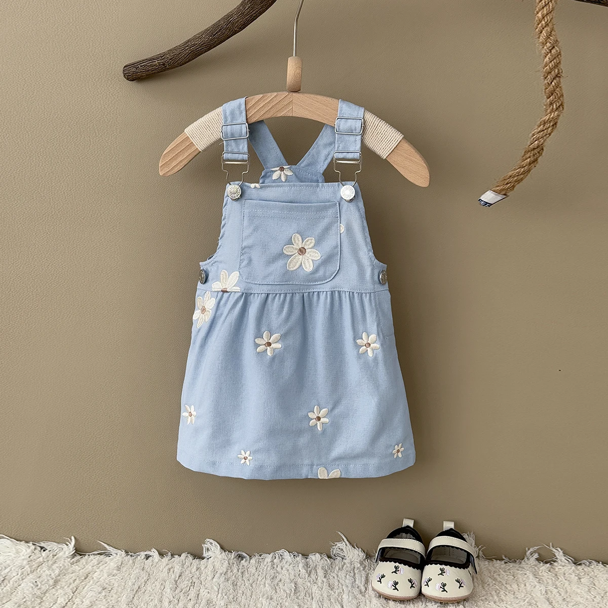 Summer Hot Baby Strap Dress Cute StyleFlower Embroidery Strap Dress Toddler Baby 0-3 Y  Loose Clothes with Pockets