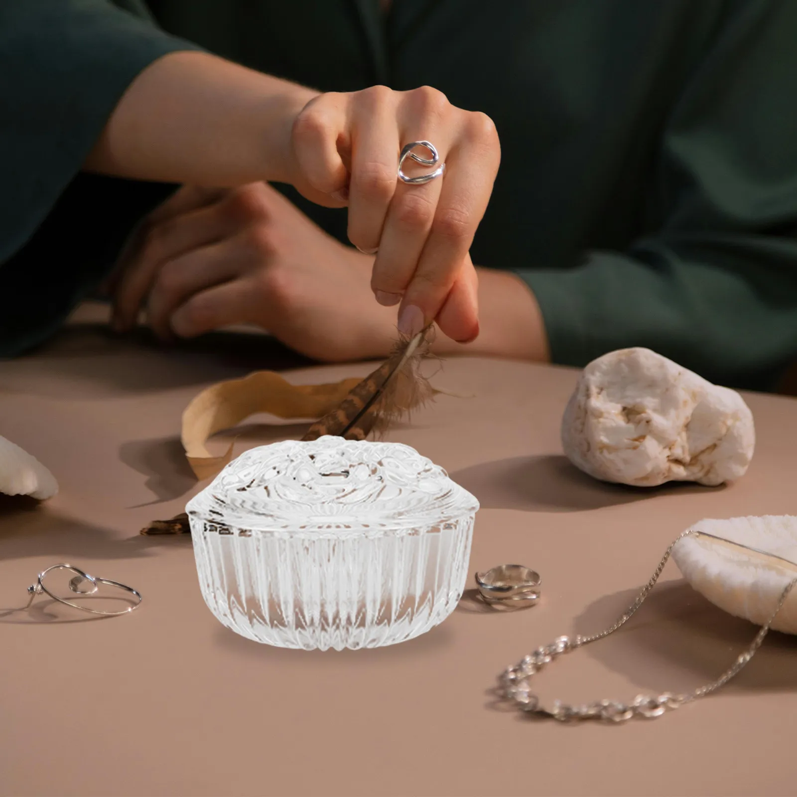 

Элегантная европейская стеклянная шкатулка для украшений с крышкой в виде розы, прозрачный дизайн, винтажный органайзер для хранения мелочей для женской спальни