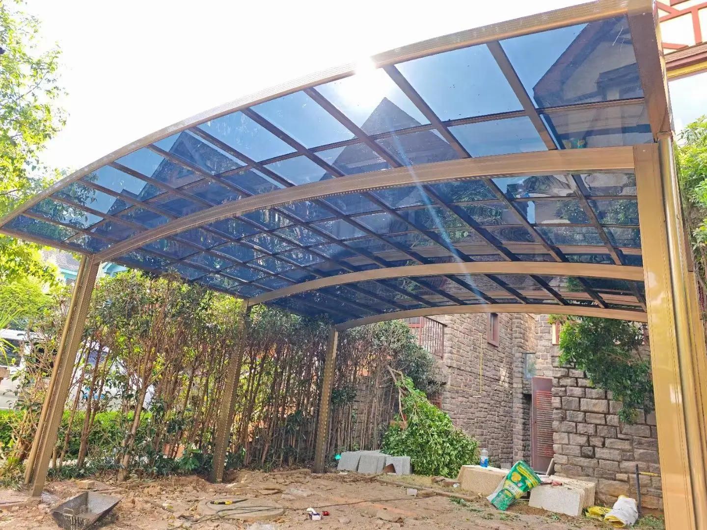 Fashion Design Outdoor Heavy Duty Car Parking Easy To Install Sunshade Rainproof Car Shelter Durable and Long Lasting Carport