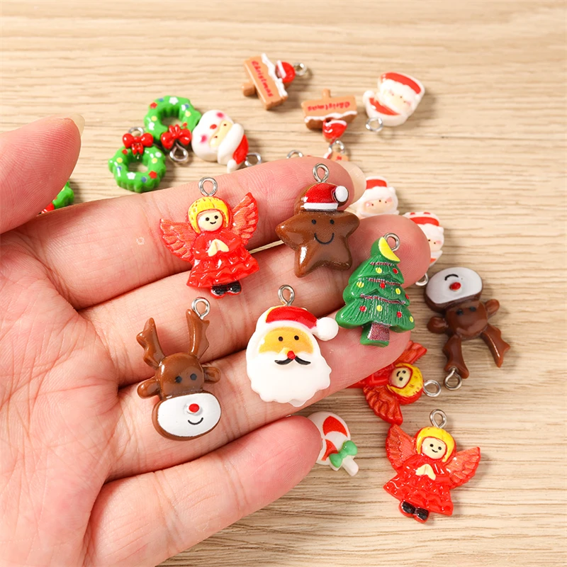 10 Stück Niedliche Weihnachtsanhänger aus Kunstharz: Weihnachtsmann, Baum, Hirsch für die Herstellung von Ohrringen, Halsketten, DIY-Bastelarbeiten und Schmuckzubehör – Detail 2