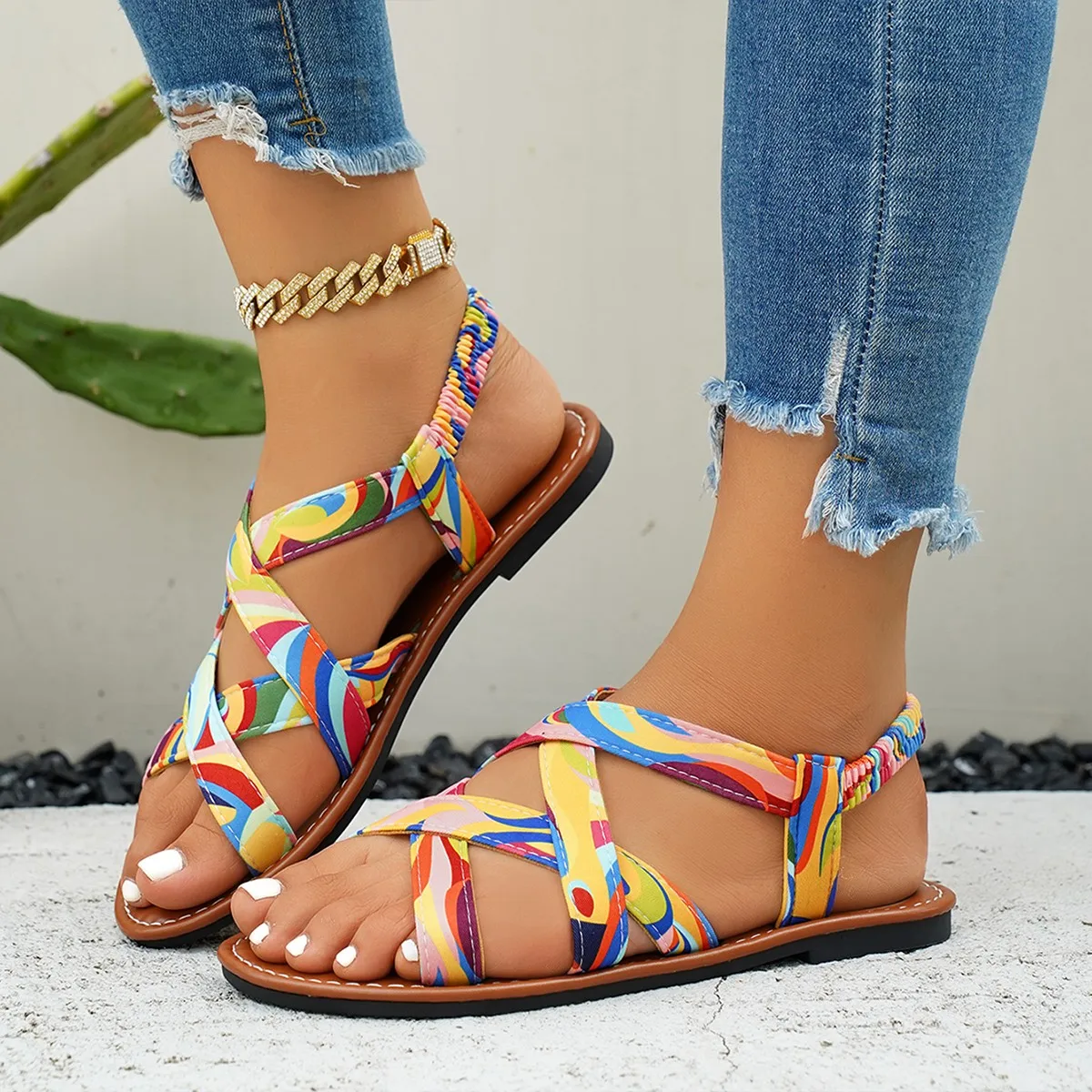 Women Sandals 2025 new Lightweight Casual Flat Sandals Fashion Outdoor Designer Shoes Walking Lightweight Dress Shoes Femme