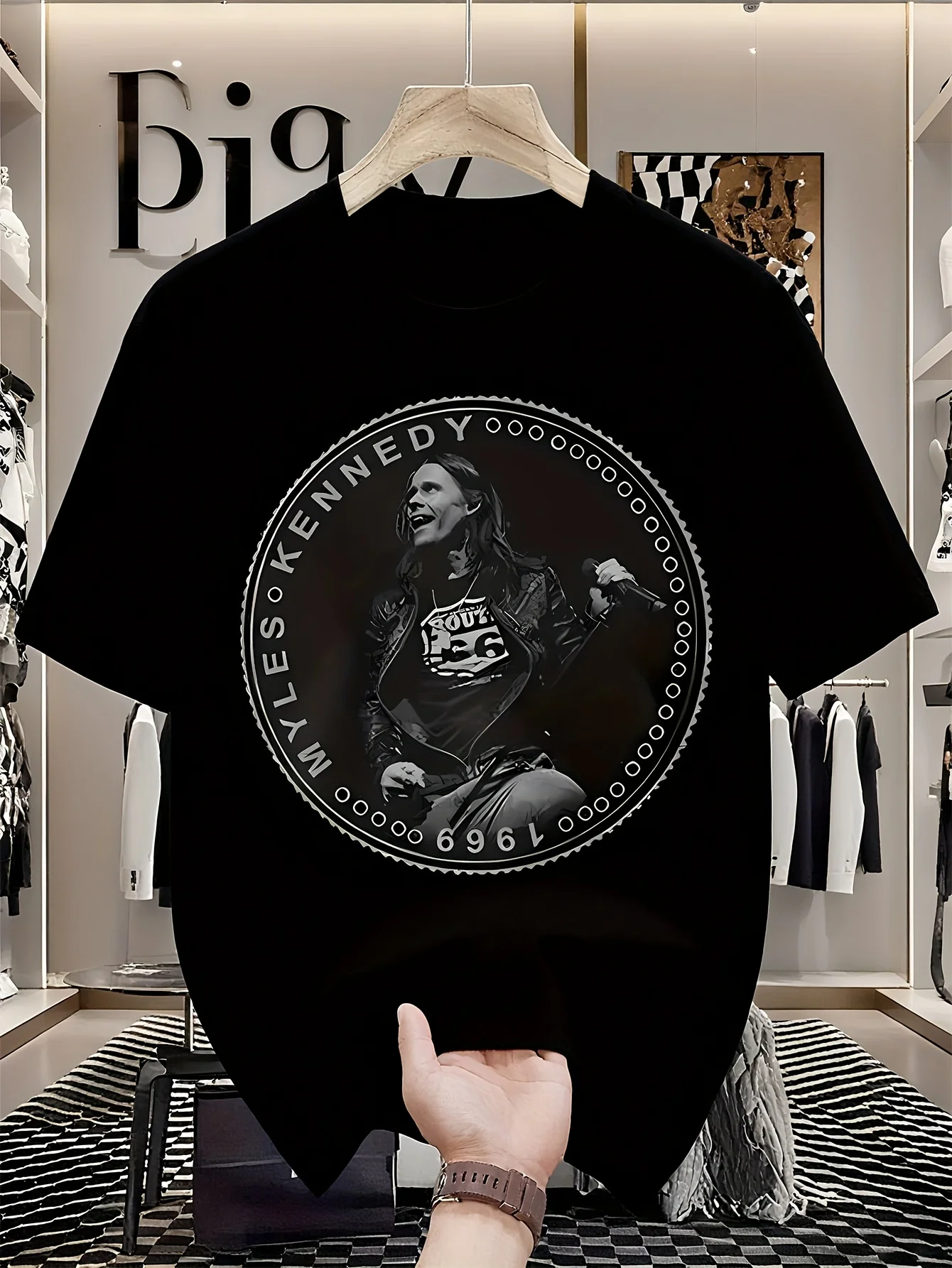 Футболка Alter Bridge Slash фронтальника Myles Kennedy Cool Coin от V.K.G Футболка Alter Bridge Slash фронтальника Myles Kennedy Cool Coin от V.K.G