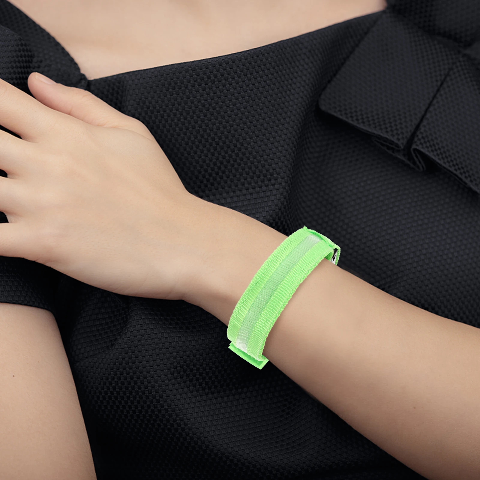 

2pcs Led Running Glowing Bracelets Adjustable Reflective Sports Armbands Reusable High-Grade Nylon Night Cycling Walking Dog