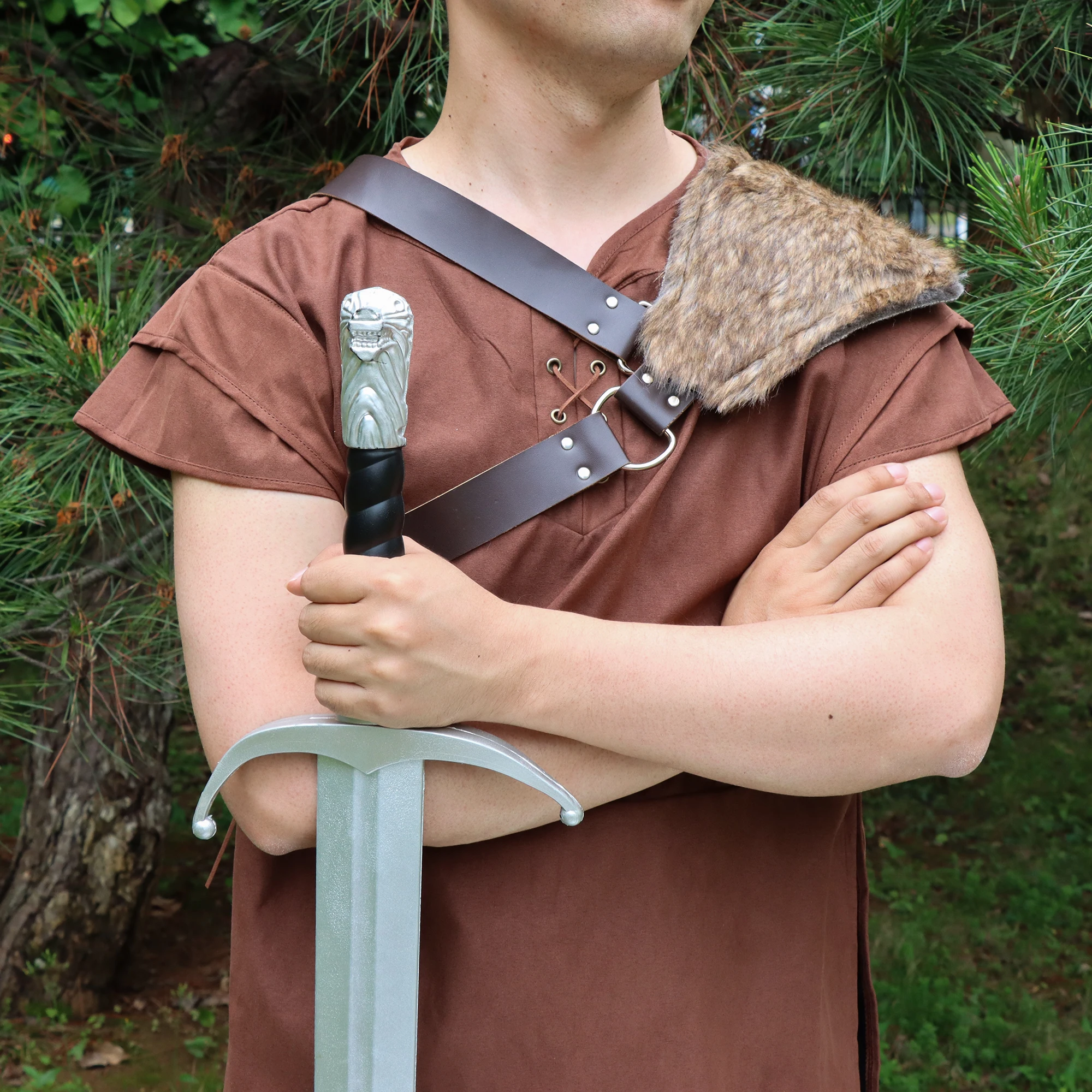 

Brown Left shoulder PU leather With Fur Shoulder Armor Steampunk Armor Shoulder Cosplay Costume For Men Halloween Costume
