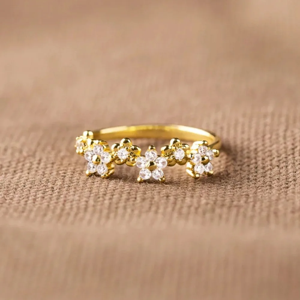 Sweet Temperament Inlaid Zircons Floral Flower Cluster Garland Gold Tone Stainless Steel Rings for Women Birthday Gifts Jewelry