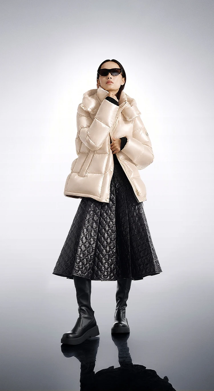 BOSIDENG Women Hooded Short Goose Down Coat 90% Goose Down 700+ Loft Shiny Fabric Adjustable Waist Puff Winter Outerwear