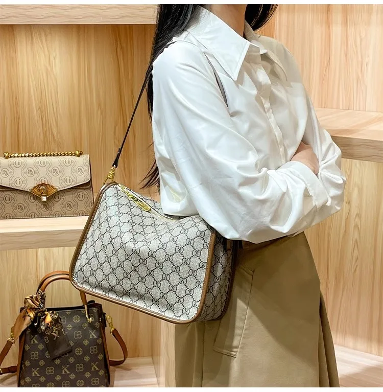 Luxury Brand Western-style Versatile Commuting Shoulder Bag High-quality Broadband Diagonal Cross Hand-held Small Square Bag