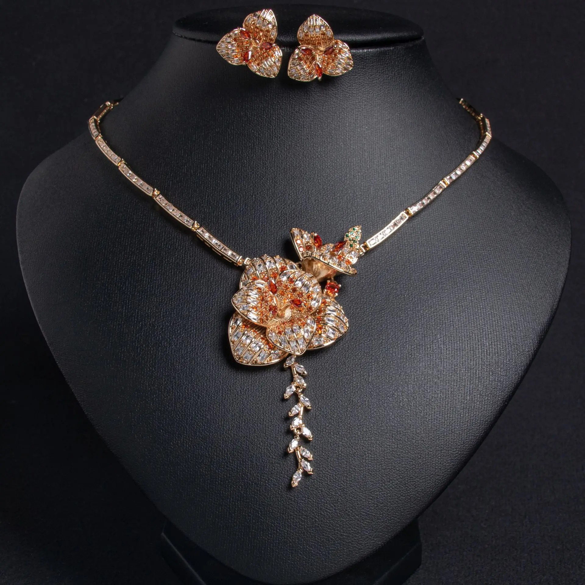 

Bridal Zircon Necklace Earrings Set Female Rose Diamond Petal Necklace Small Fragrant Zircon Jewelry