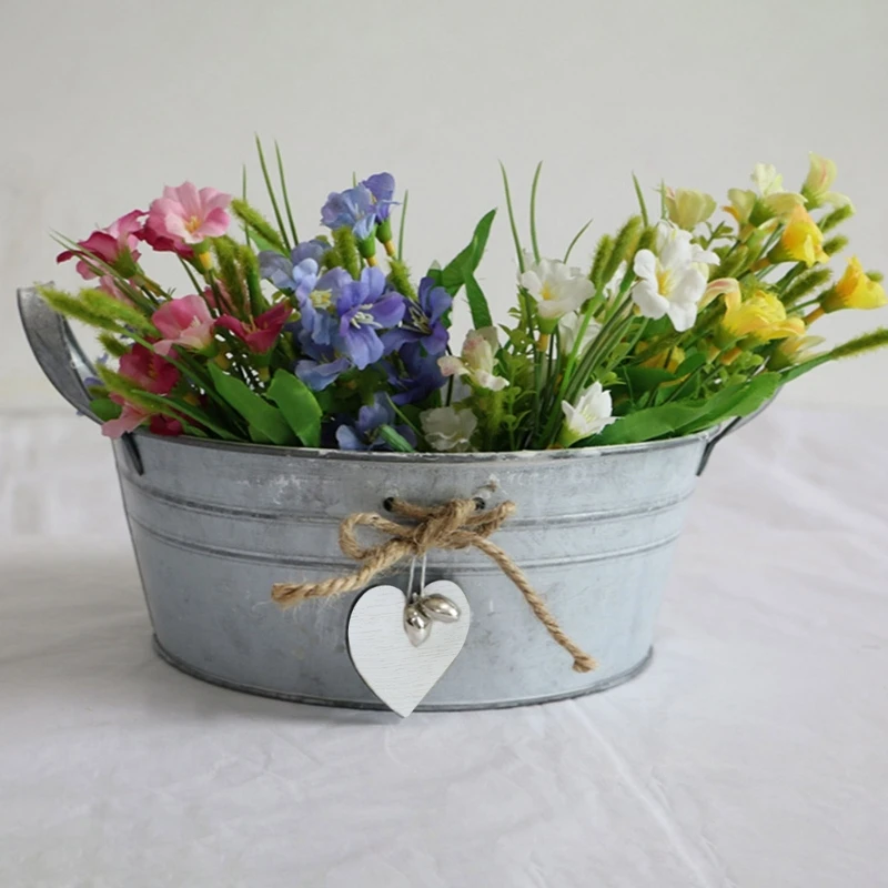 

1Pc Retro Iron Flower Pot Vintage Metal Flower Container Can Portable Pot for Farmhouse Garden Home Decoration